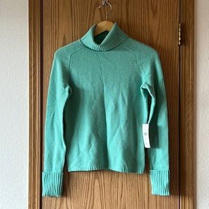 Sutton Studio Cashmere Turtleneck Sweater.  Size medium.  NWT.